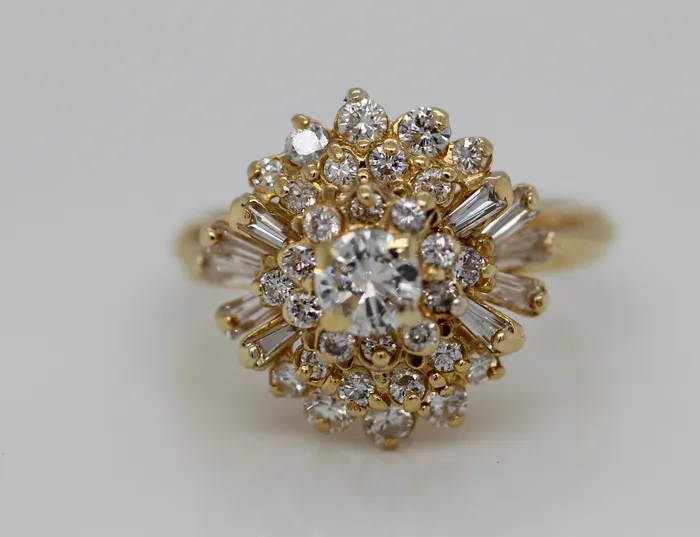FULLERS PURCHASE FROM PUBLIC Rings ESTATE 18KY 139 CTTW DIAMOND CLUSTER RING HSI2 FULLERS PURCHASE FROM PUBLIC Rings ESTATE 18KY 139 CTTW DIAMOND CLUSTER RING HSI2
