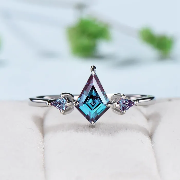 Vintage Kite Cut Alexandrite Engagement Ring Minimalist Dainty color change Alexandrite Alternative Gold Wedding Ring For Women Three Stone PENFINE Rings Vintage Kite Cut Alexandrite Engagement Ring Minimalist Dainty color change Alexandrite Alternative Gold Wedding Ring For Women Three Stone PENFINE Rings
