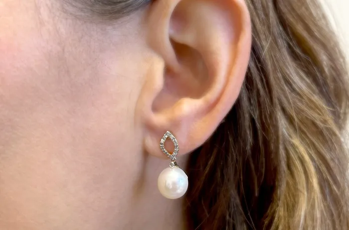Earrings 18kt Mixed Gold South Sea Pearls Round Diamonds Studs Albert Hern Earrings