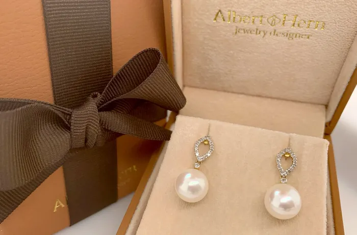 Earrings 18kt Mixed Gold South Sea Pearls Round Diamonds Studs Albert Hern Earrings