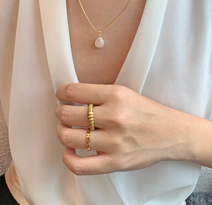 Rings BEBE THIN GOLD CHAIN STACKABLE RING Mai Dsire